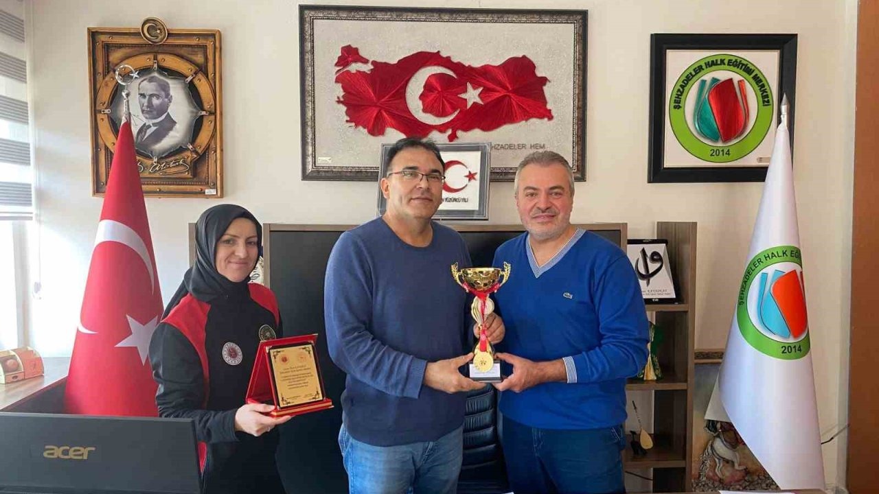 Şampiyona kupası verildi