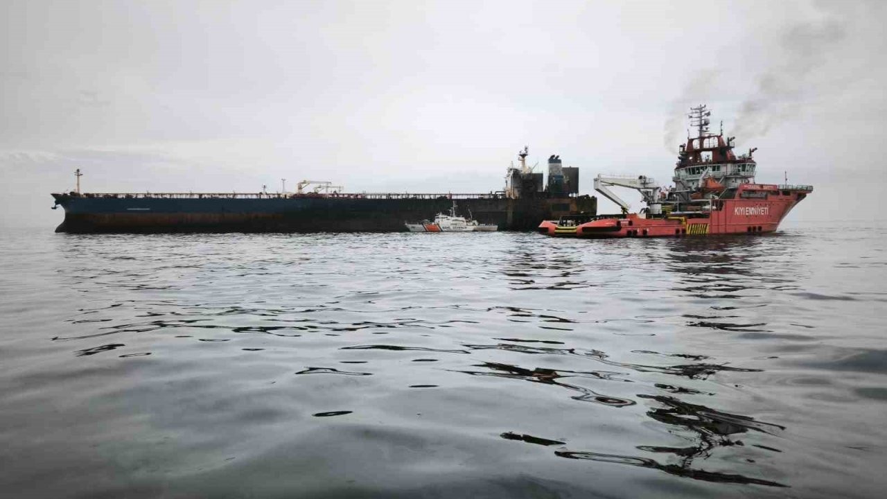 Ulaştırma ve Altyapı Bakanlığı: "Patlama ve yangın meydana geldiği ihbarı alınan KAIROS isimli gemideki yangın tamamen söndürülmüştür"