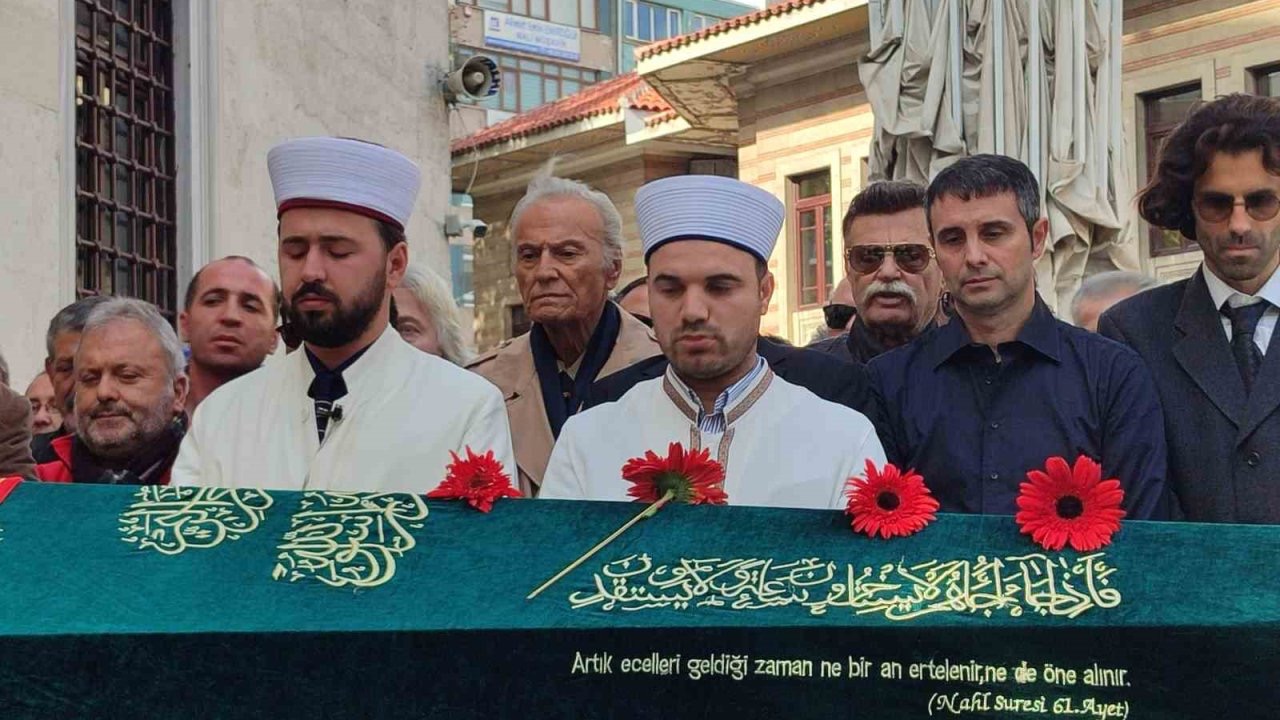 Yeşilçam’ın usta ismi Engin Çağlar son yolculuğuna uğurlandı