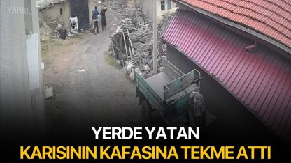 Yerde yatan karısının kafasına tekme attı