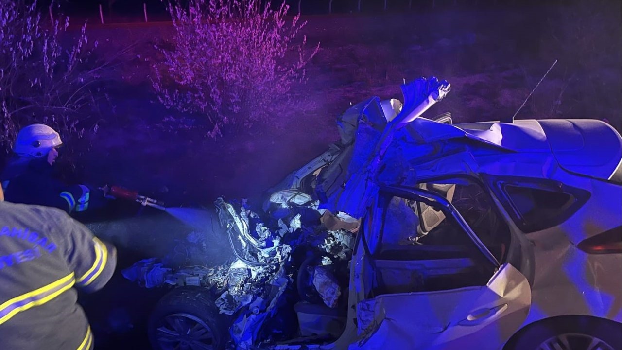 Ege'de feci kaza: Beton mikserine çarpan sürücü hayatını kaybetti!