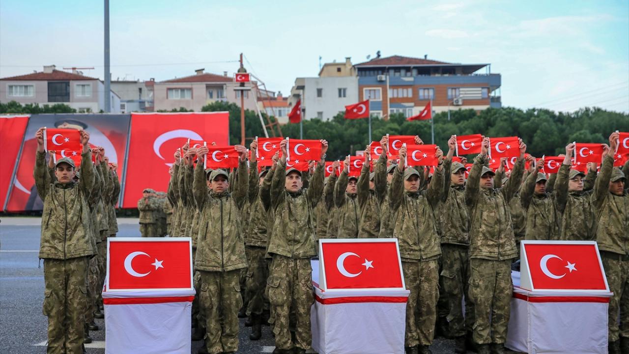 Eğitimini tamamlayan 3 bin 559 acemi er ant içti