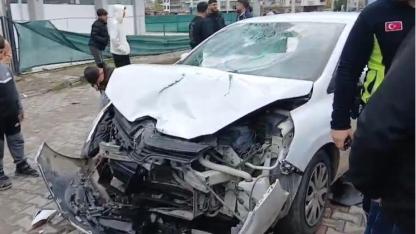 Turgutlu'da otomobil, motosiklete çarptı: 1 ağır yaralı