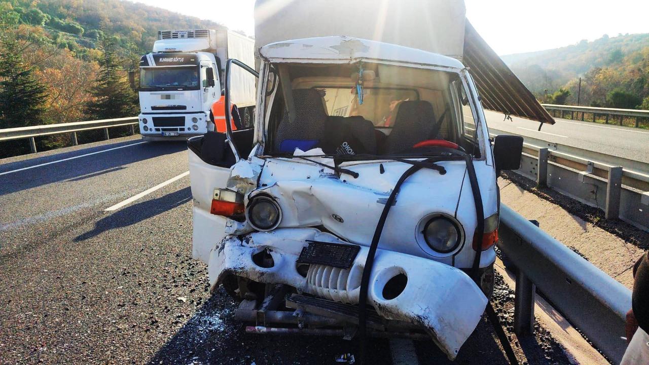 Kırkağaç’ta Tır ile Kamyonet Çarpıştı: 1 Yaralı