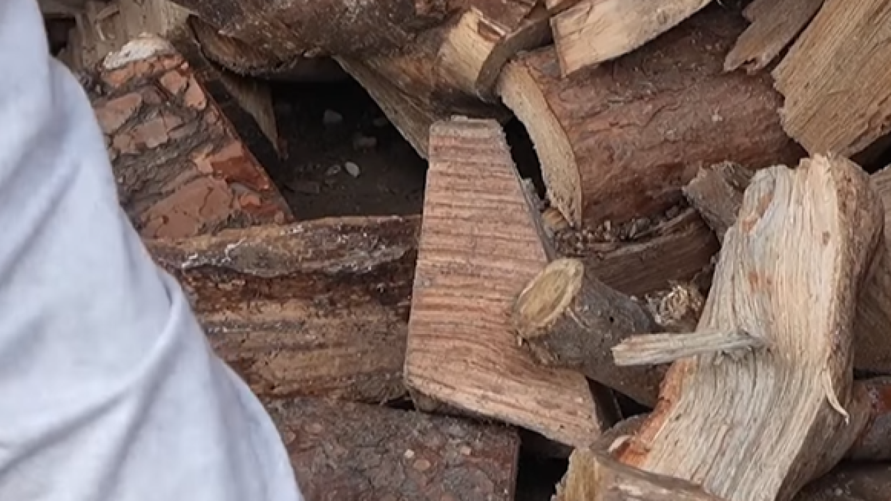 Kışın Soğuğuna Dayanışma Sıcaklığı: Turgutlu Belediyesi'nden Ücretsiz Odun Desteği!