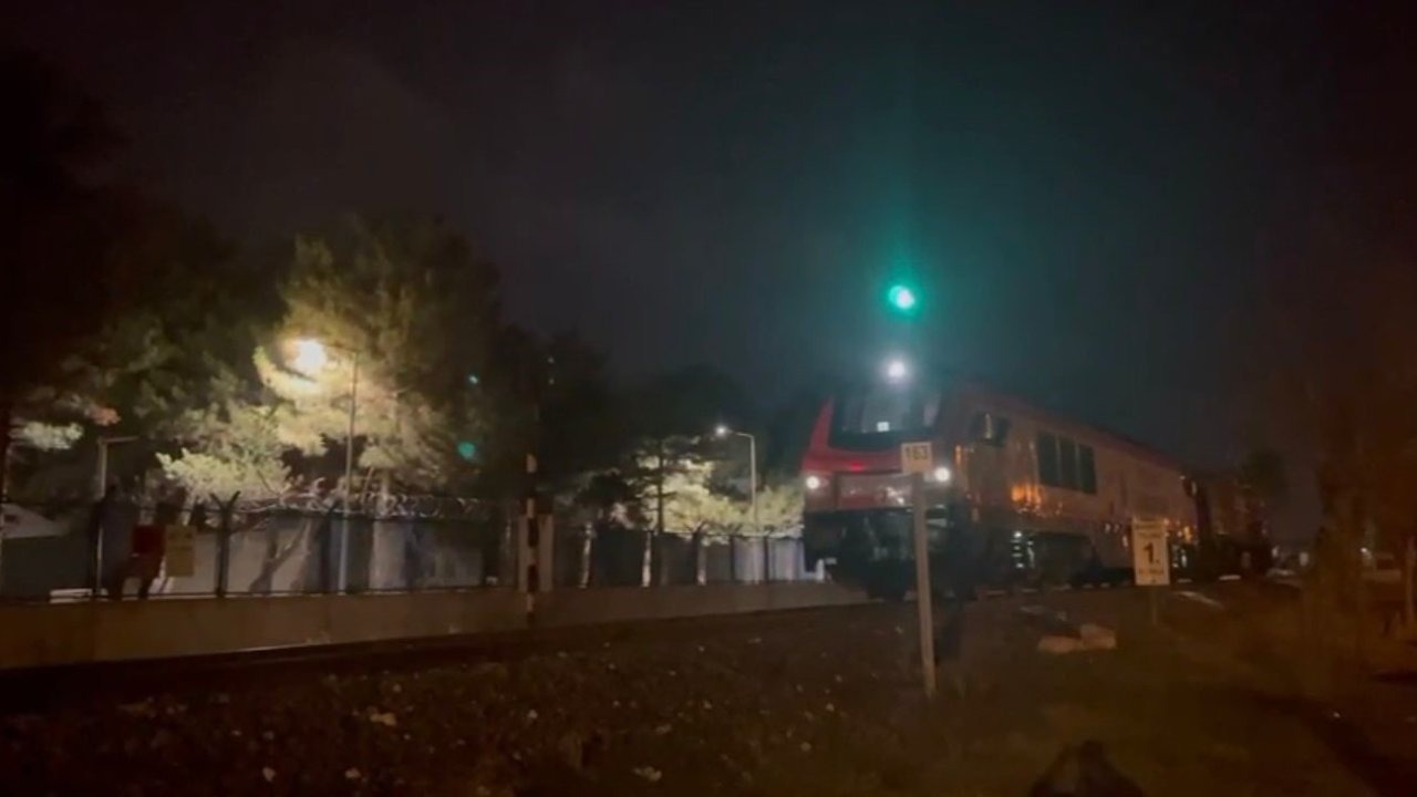 Lokomotifin çarptığı 16 yaşındaki genç hastanede hayatını kaybetti!