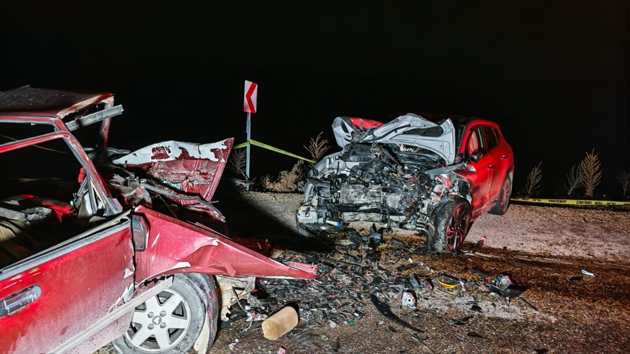 Manisa'da feci kaza: 3 ölü, 1 yaralı