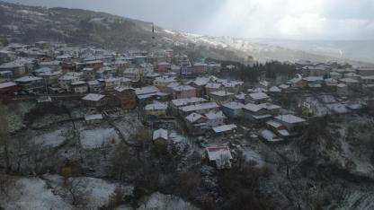 Manisa'nın o ilçesinde kar yağışı etkili oldu