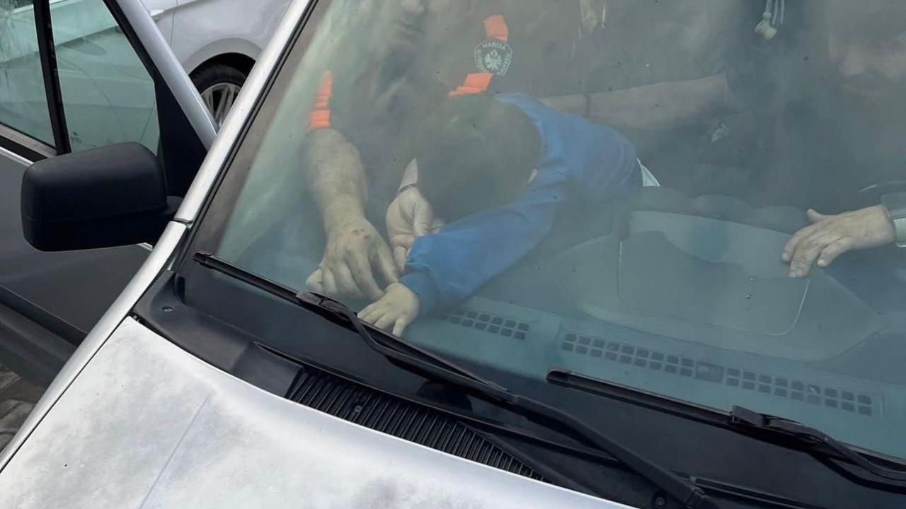 Otomobilin Klima Peteklerine Parmağı Sıkışan Çocuk, İtfaiye Ekiplerince Kurtarıldı