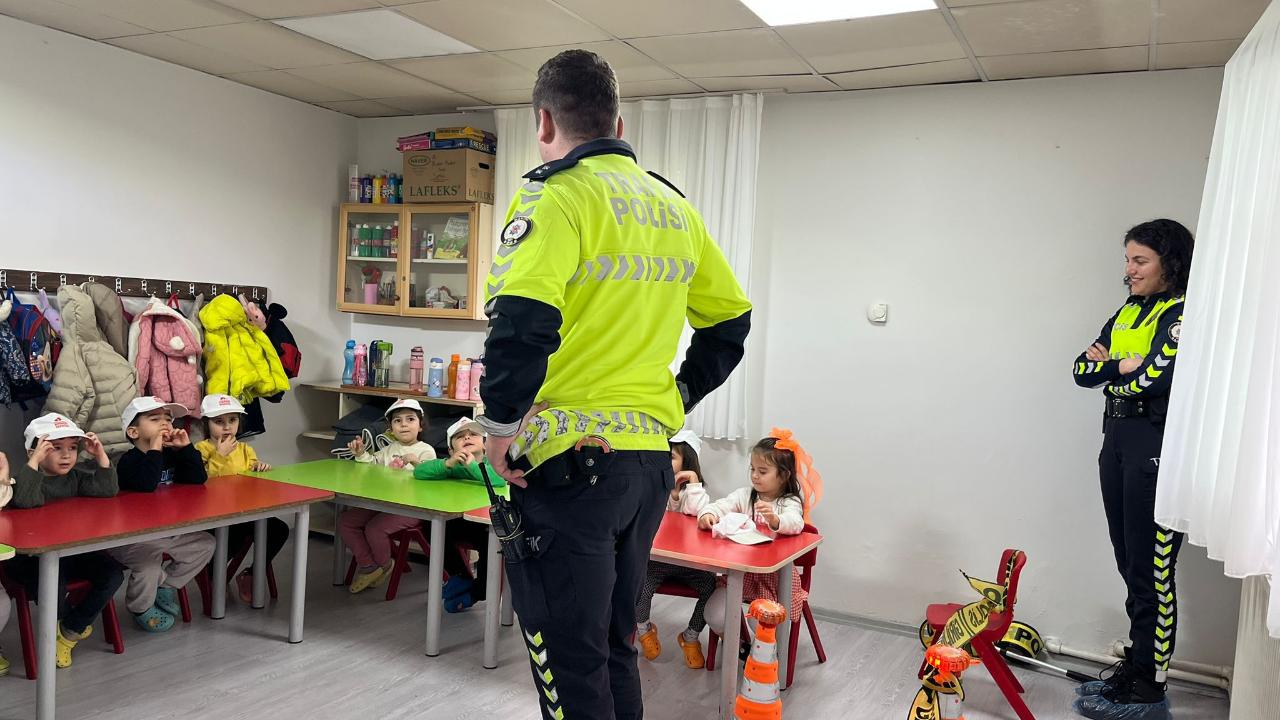 Turgutlu’da Anaokulu Öğrencilerine Trafik Eğitimi Verildi