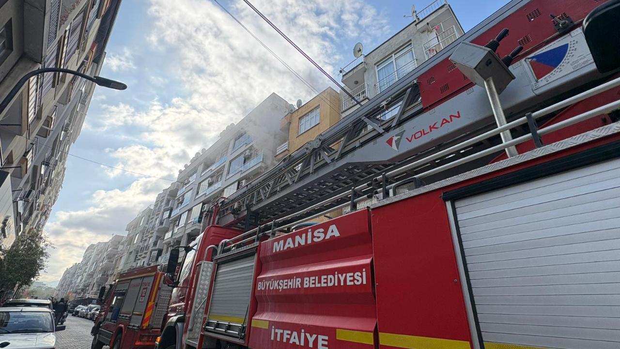 Turgutlu’da Ev Yangını: İtfaiyenin Müdahalesi Sürüyor