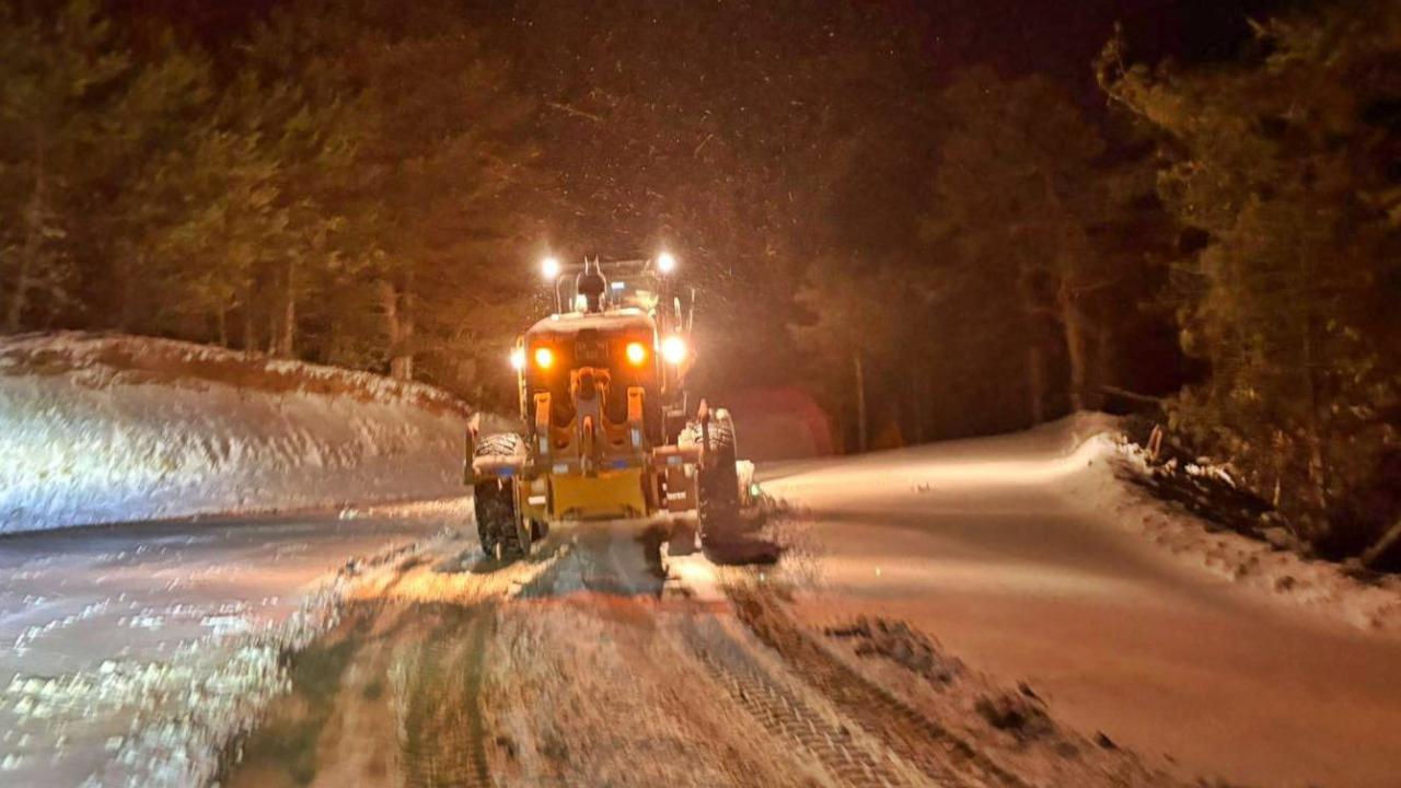 Yüksek kesimlerde kar etkili oldu, Büyükşehir Belediyesi alarmda