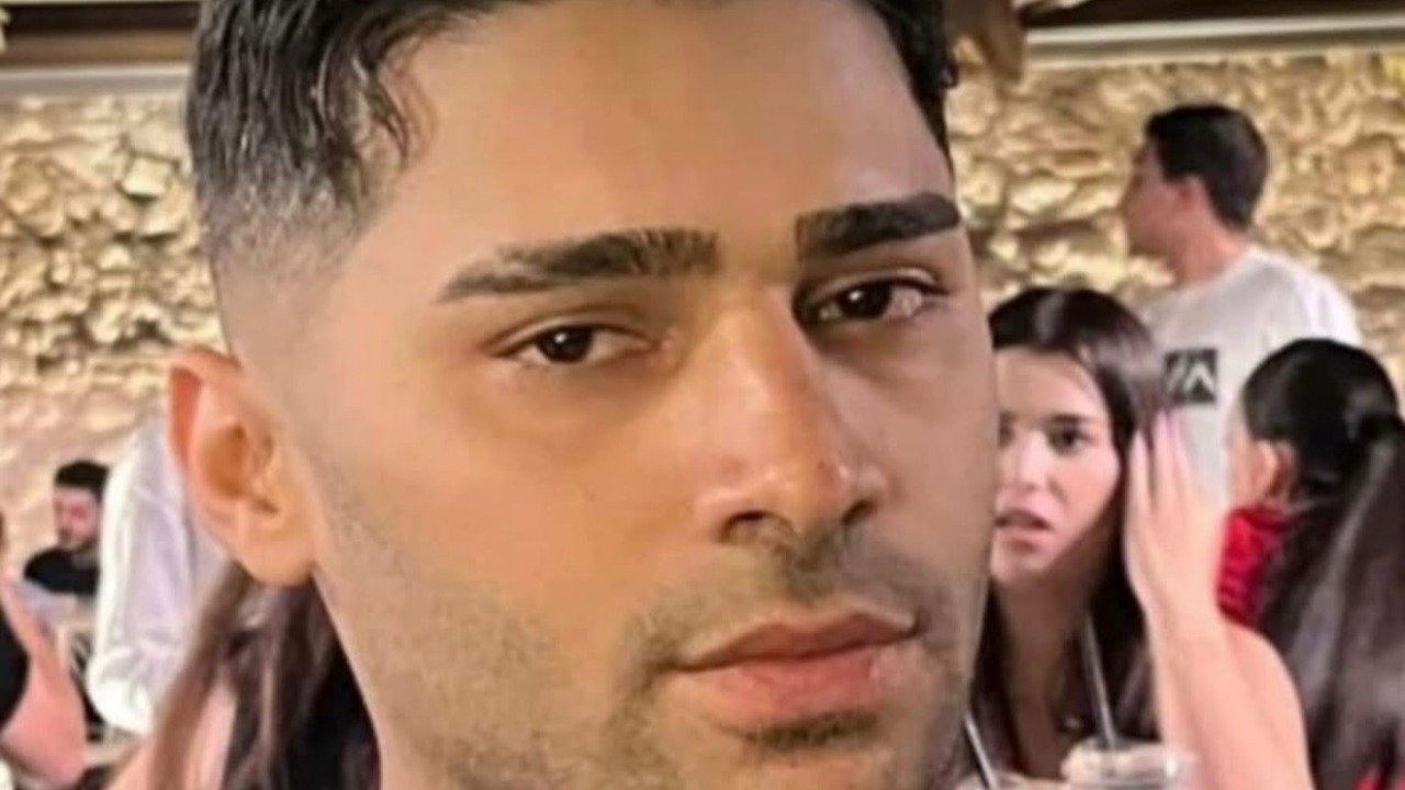 Emniyet şeridindeki kamyona çarpan motosikletli genç hayatını kaybetti!