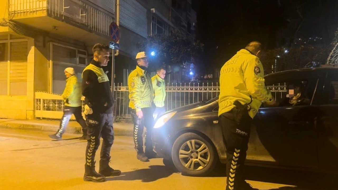 "Eşim gelmeden araçtan inmem" dedi, 1.45 promil alkollü çıktı!