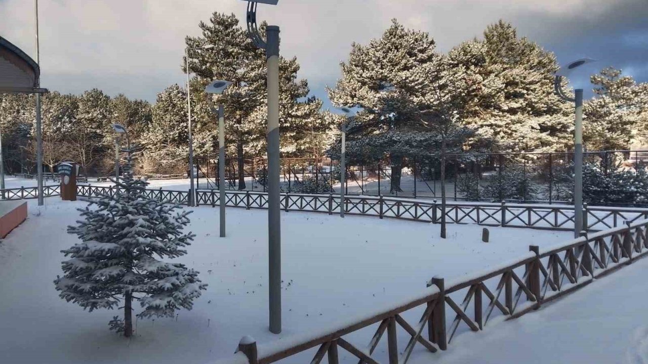 Manisa Spil Dağı Milli Parkı beyaz gelinliğini giydi