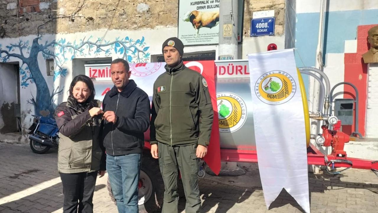 Manisa ve İzmir'de Orman Mahallelerine 39 Yangın Söndürme Tankeri