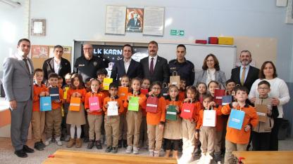 Manisa’da 266 Bin Öğrenci Karne Alarak Yarıyıl Tatiline Girdi