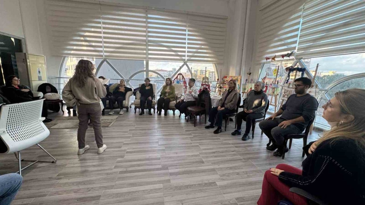 Manisa'da Alzheimer hastası yakınlarına nefes eğitimleri başladı