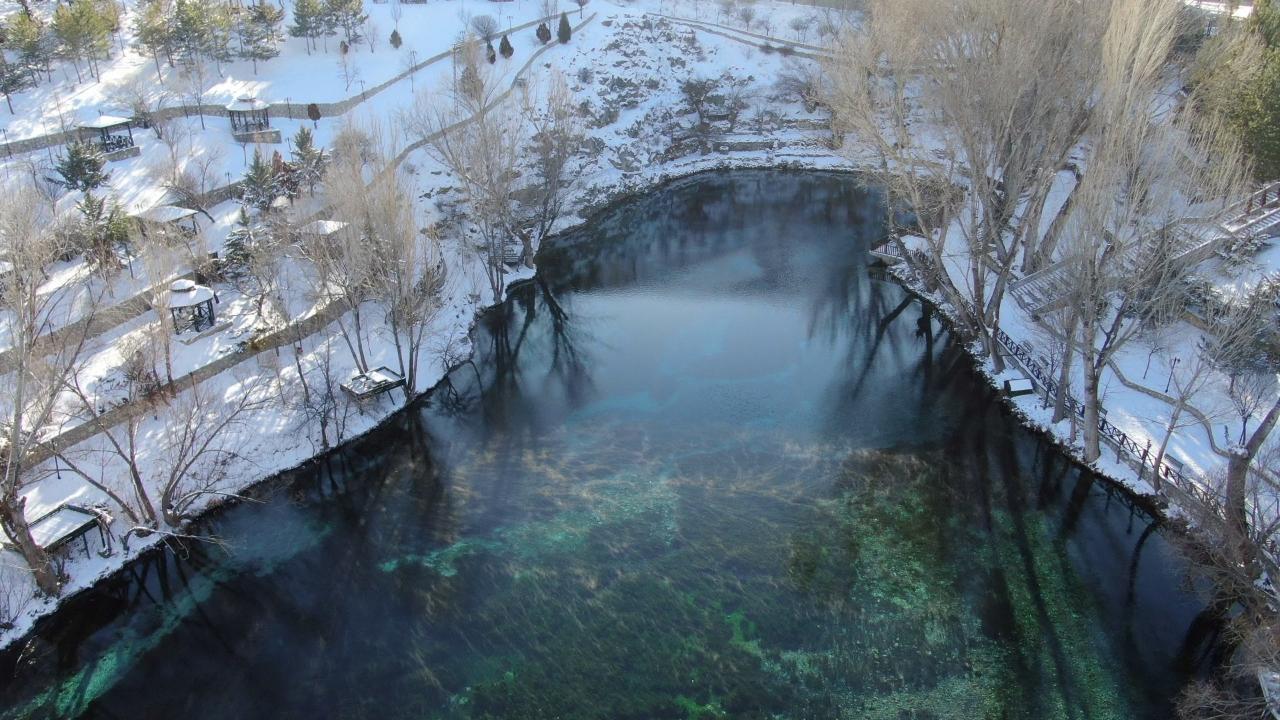 O ilimizde soğuktan suyla ilgili her şey dondu: Bir tek o göl donmadı!