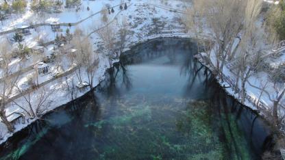 O ilimizde soğuktan suyla ilgili her şey dondu: Bir tek o göl donmadı!