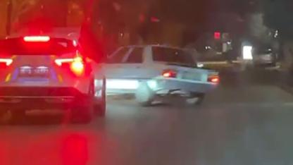 Polisten Kaçan Sürücü Kaldırıma Çıkarken Kaza Yaptı, O Anlar Kamerada