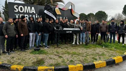 Soma Termik Santrali’nde Maaş Farkı Tepkisi: İşçilerden Siyah Tabutlu Eylem