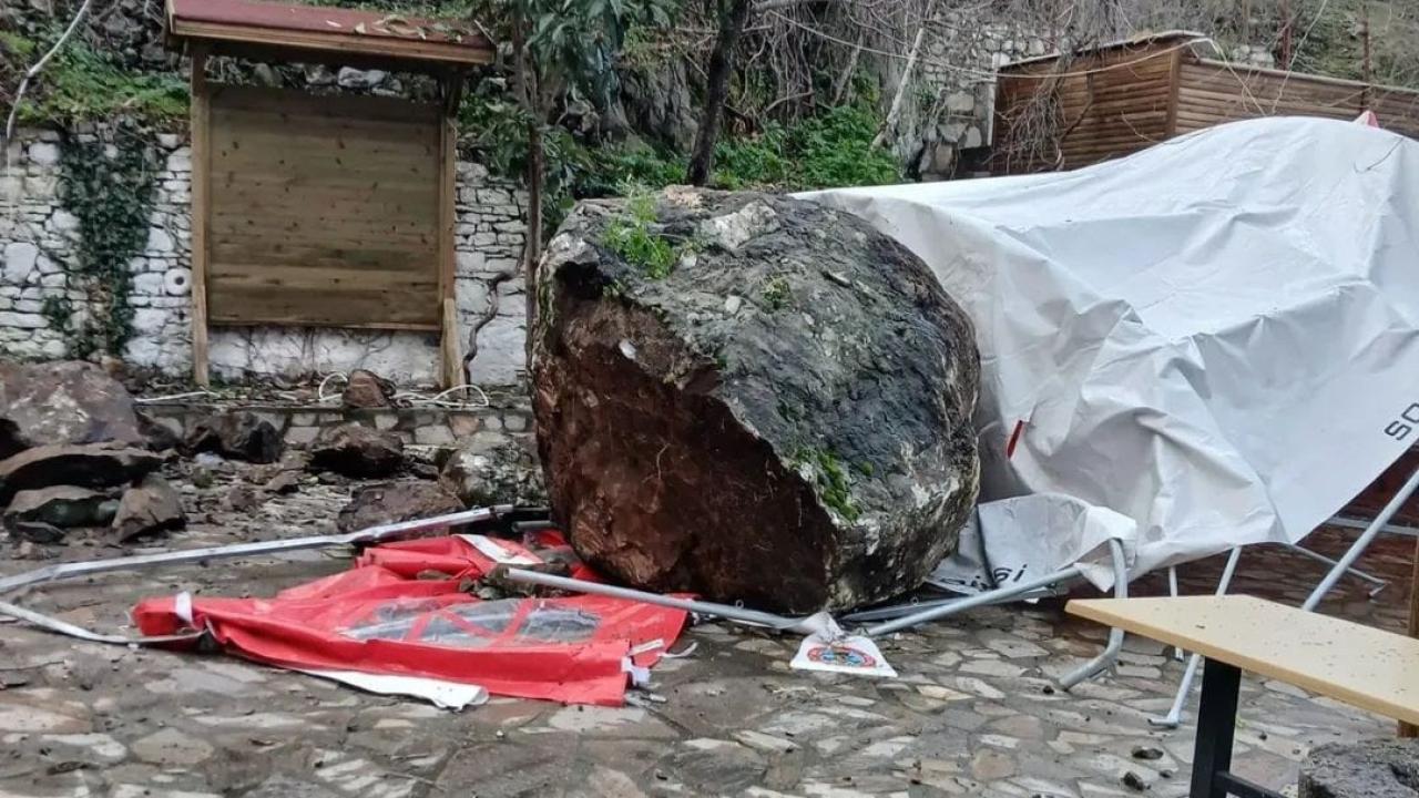 Soma'da Heyelan: Can Kaybı Yok, Riskli Alanlara Giriş Yasaklandı