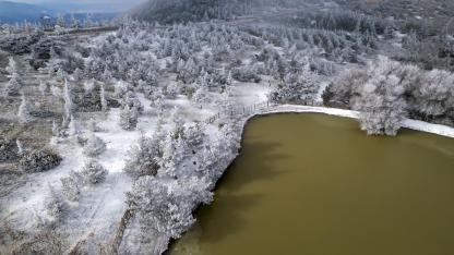 Spil Dağı Kar Yağmadan Buz Kesti: Milli Park Beyaza Büründü
