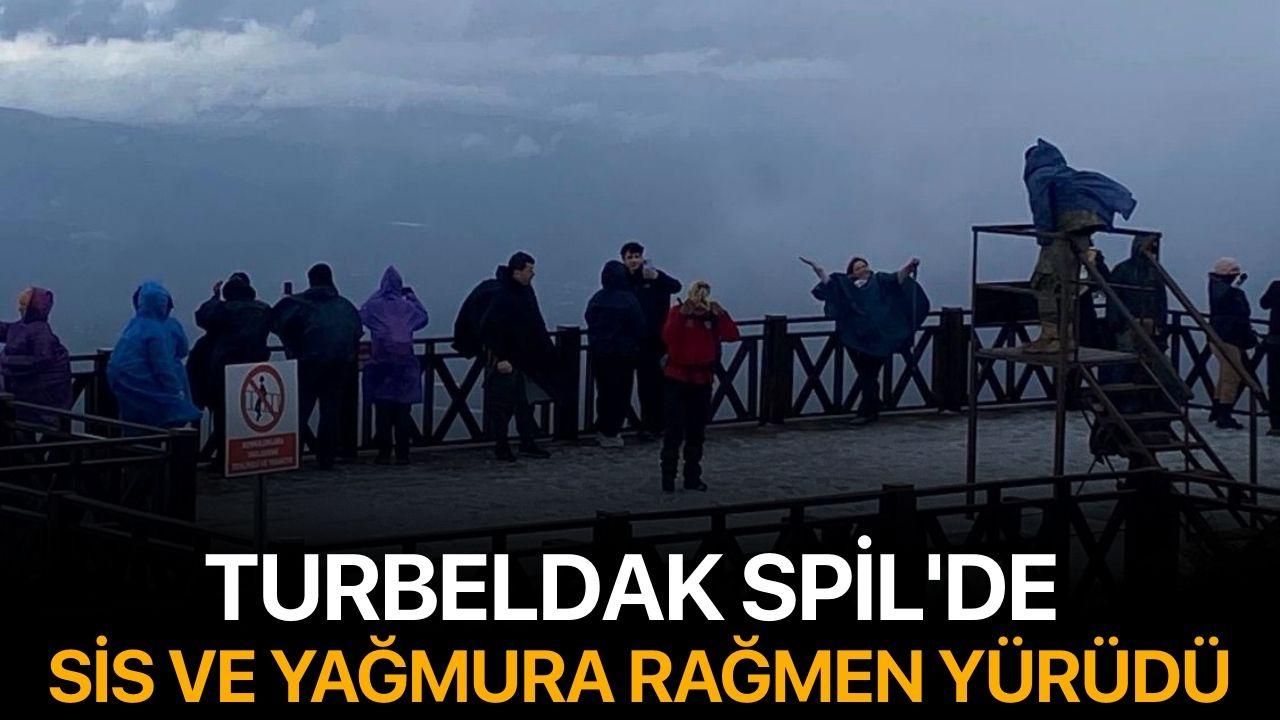 TURBELDAK Spil’de Sis ve Yağmura Rağmen Yürüdü