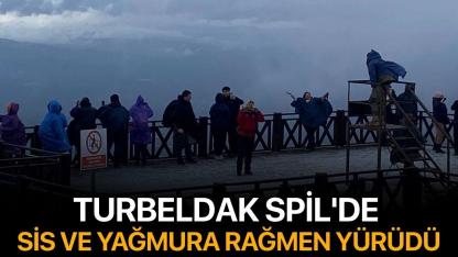 TURBELDAK Spil’de Sis ve Yağmura Rağmen Yürüdü