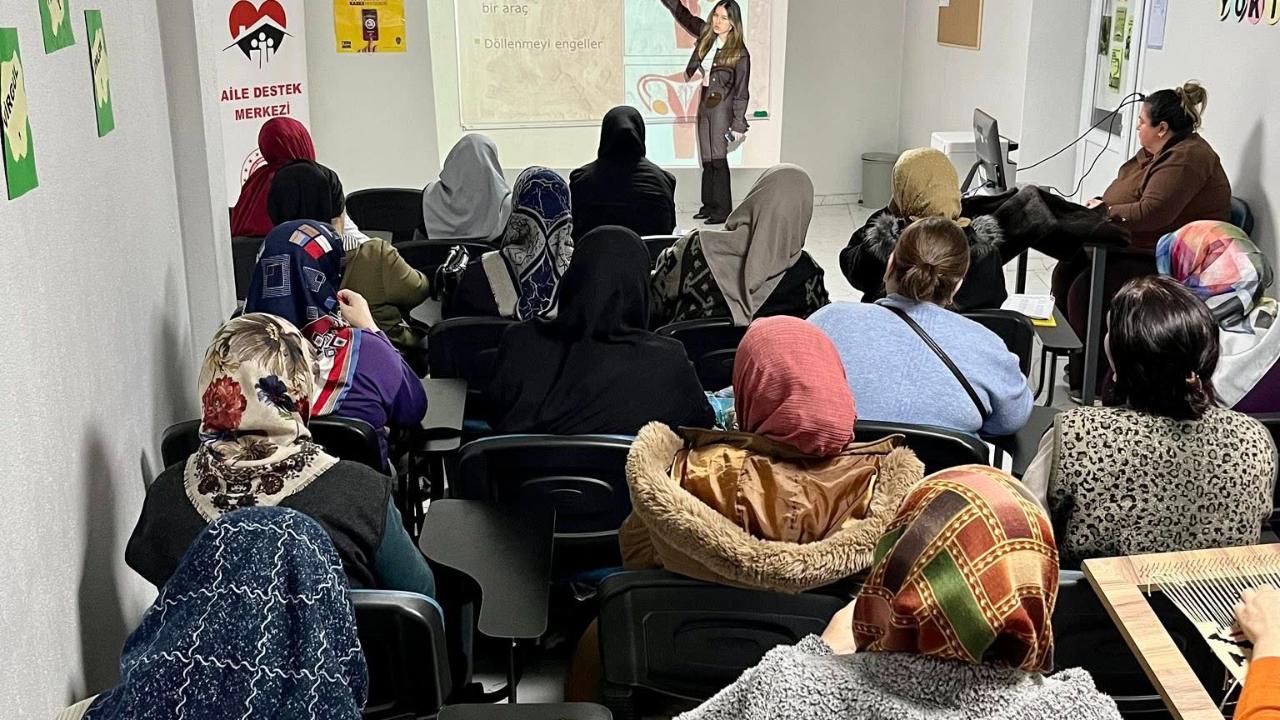 Turgutlu’da ADEM Kursiyerlerine Üreme Sağlığı Eğitimi