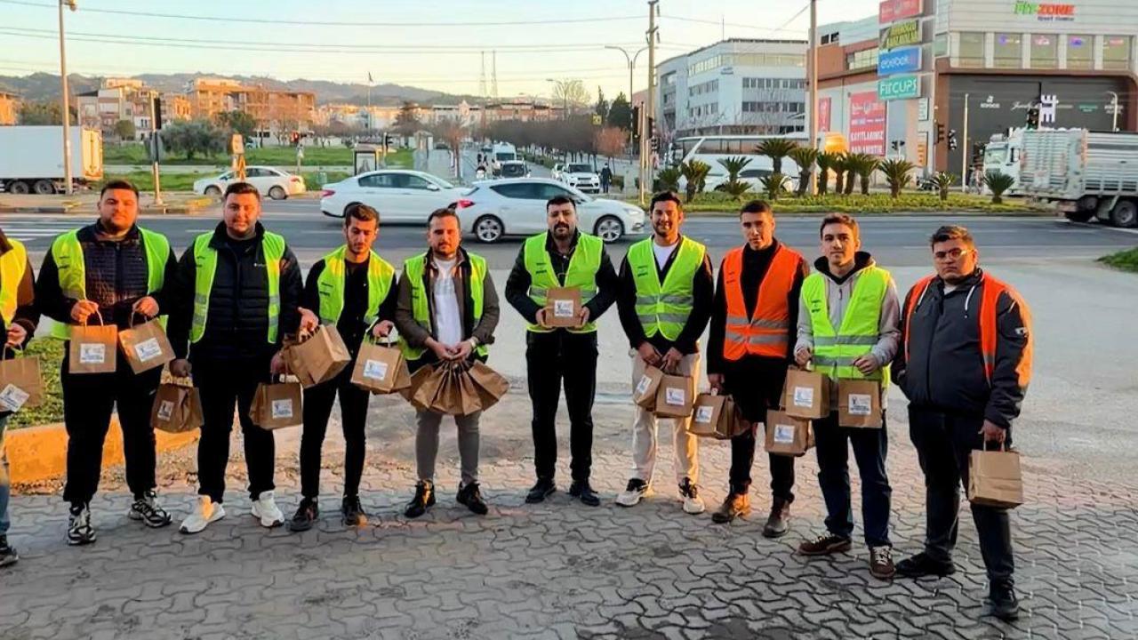 AK Gençlik’ten Turgutlu’da “İftara Beş Kala” Geleneği