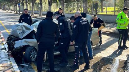 Amcasının aracını kaçırdı, polis takibi kazayla sona erdi: 2 kişi yaralandı