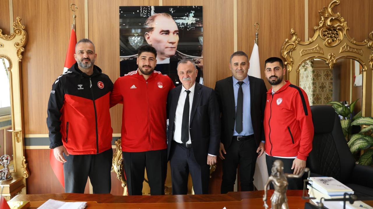 Avrupa Şampiyonu Mert Şişmanlar Manisa takımında!