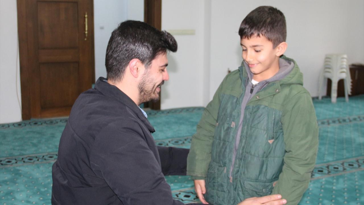 Manisa'da 10 yaşındaki öğrenci harçlığını camiye bağışladı