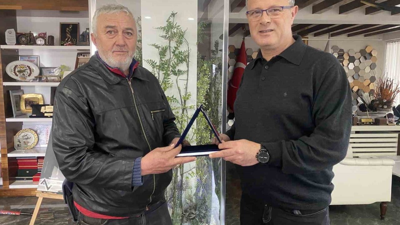 Manisalı temizlik işçisinden alkışlanacak hareket: Altın ve para bulunan çantayı teslim etti!