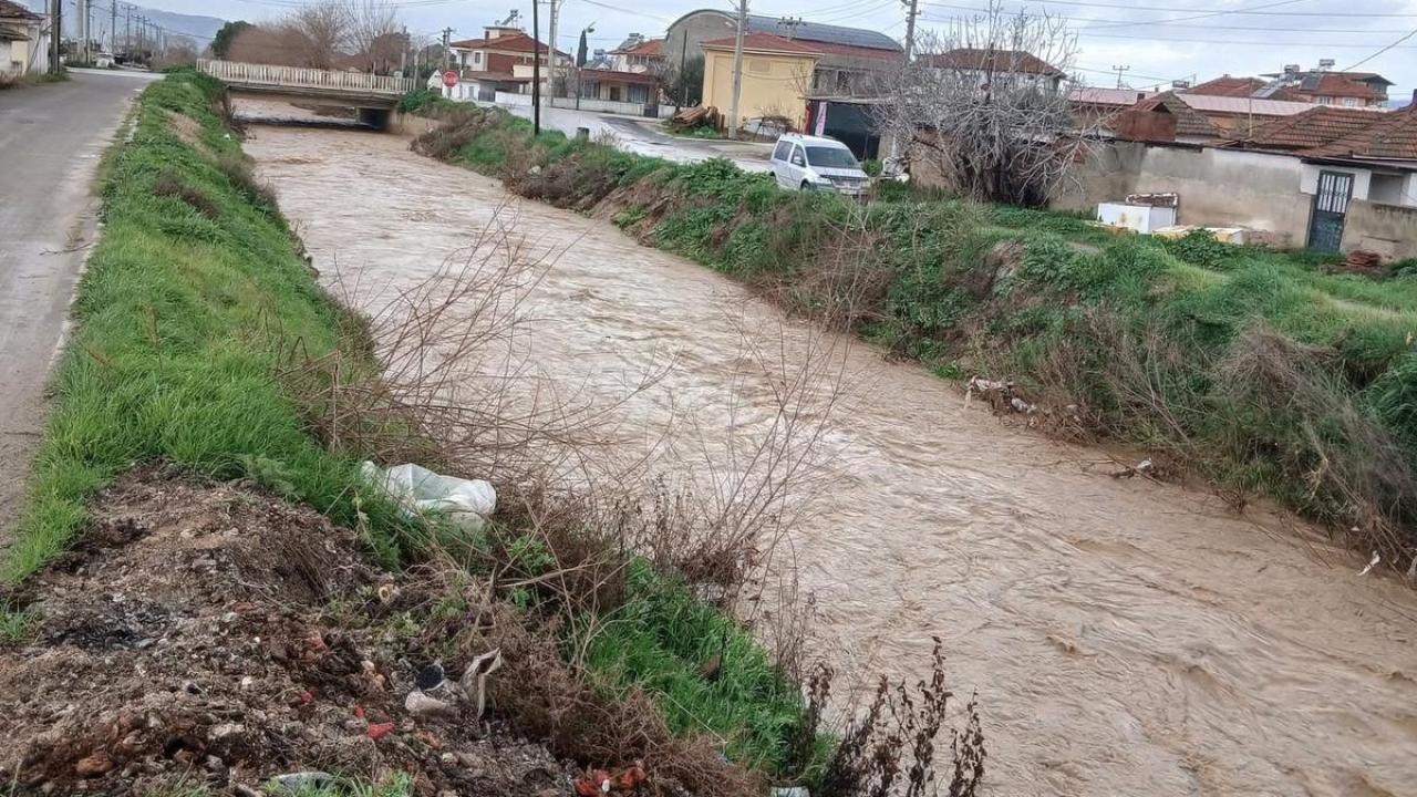 Sağanak yağış ilçede kuruyan dereleri canlandırdı