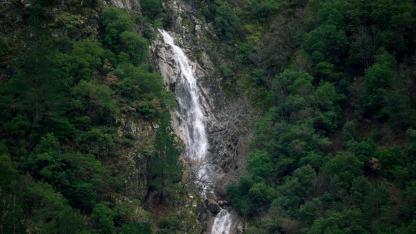 Spil’de Kuruyan Şelale Yeniden Coştu: Endemik Çiçeklere 699 Bin TL Ceza Belirlendi