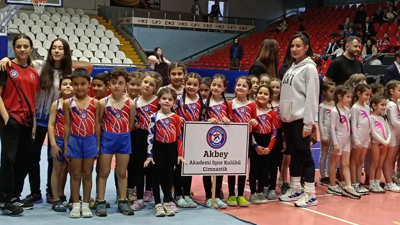 Akbey Akademi’den Artistik Cimnastik Turnuvası’nda büyük gurur