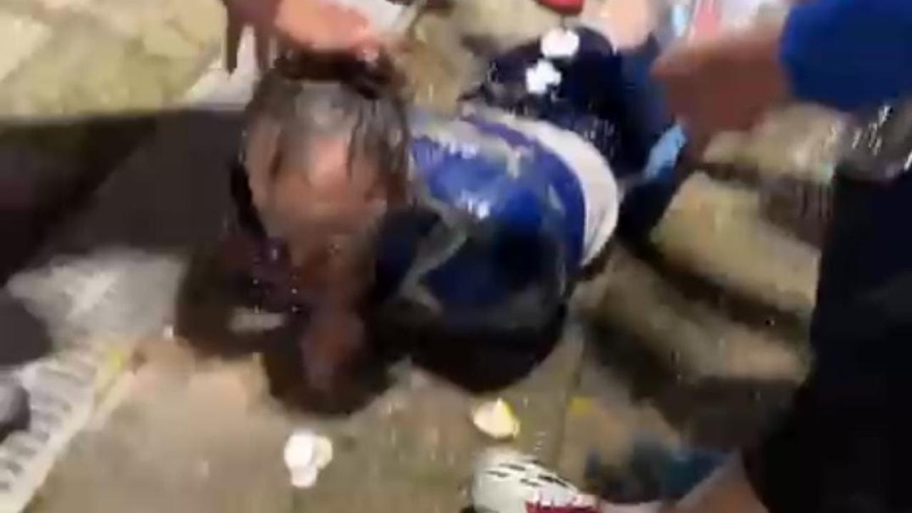 Takım arkadaşlarını koli bandıyla bağlayıp sirkeyle yıkadılar