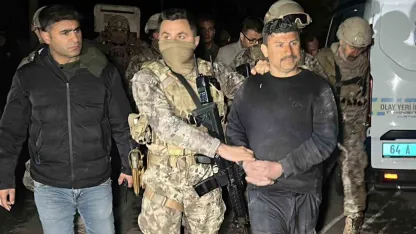 Uşak’ta görev başındaki polis ekiplerine pompalı tüfekle ateş açıldı: 2 polis yaralandı