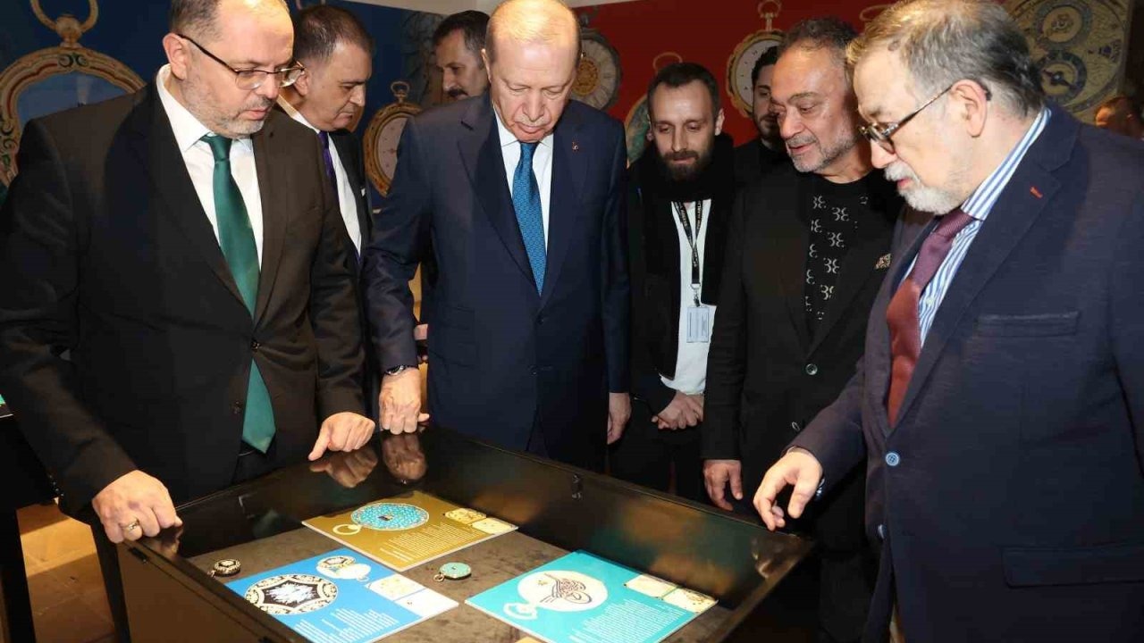 Cumhurbaşkanı Erdoğan, ‘Muhteşem Cep Saatleri Koleksiyonu’ sergisini gezdi