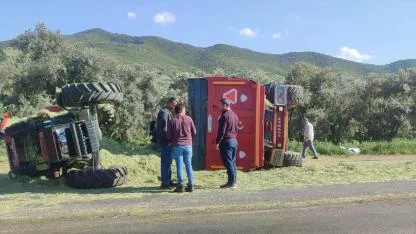 Kamyon ile traktör çarpıştı: 2 kişi yaralandı!