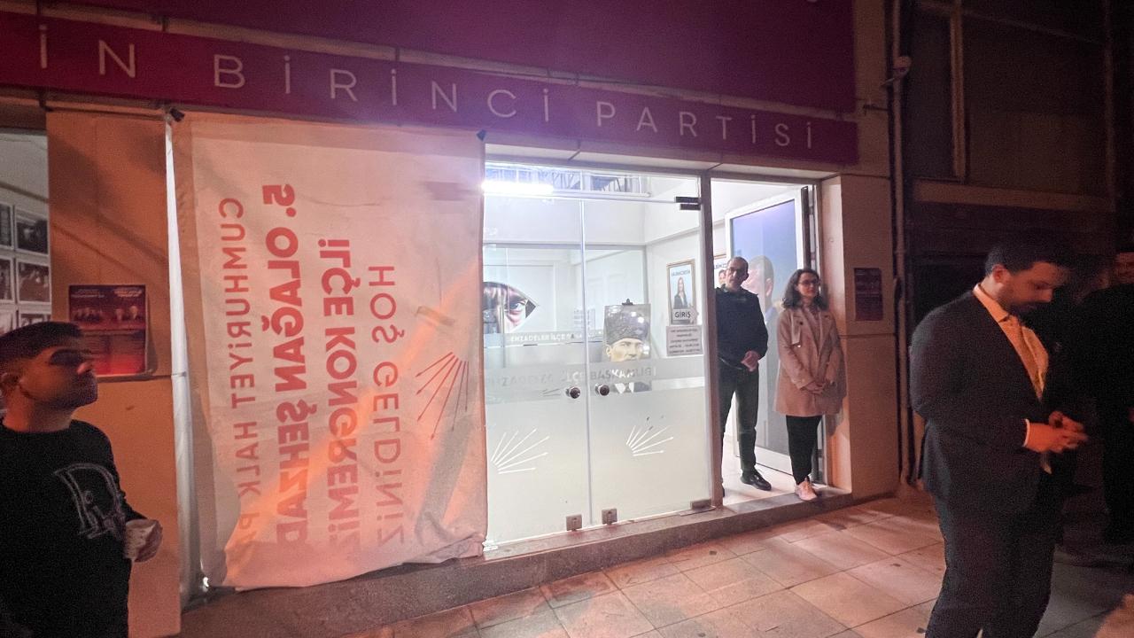 Manisa'da CHP binasına saldırı!