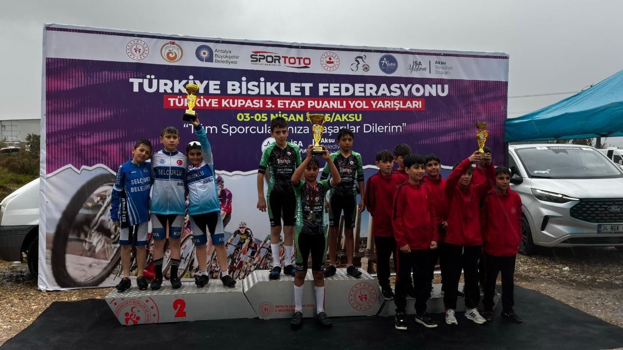 Manisalı bisikletçiler Türkiye Kupası'nda zirvede