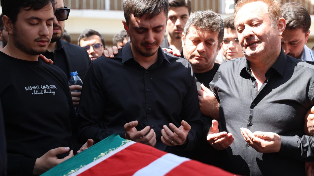 Saldırıda öğrencilerine siper olan Ayla öğretmene gözüyaşlı veda!