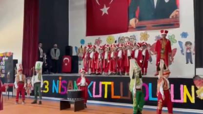 Turgutlulu Öğretmenden Yüksekova’da Mehteranlı 23 Nisan Gösterisi