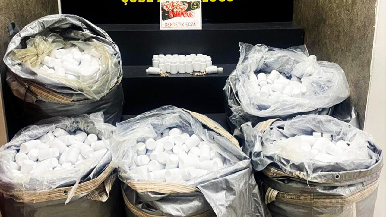 Turgutlu'nun komşusunda operasyon: 156 bin 600 uyuşturucu hap!