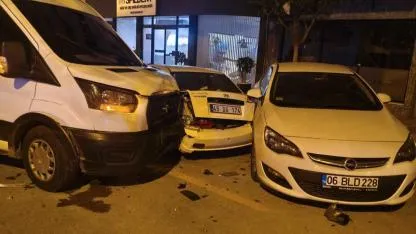 Alkollü sürücü ortalığı karıştırdı: 13 araca çarptı