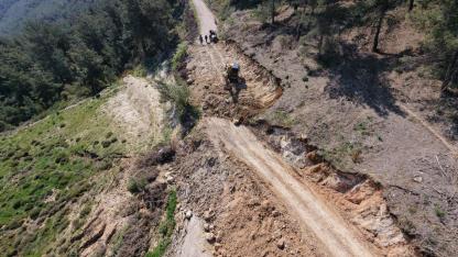 Heyelan nedeniyle kapanan o yol ulaşıma açıldı